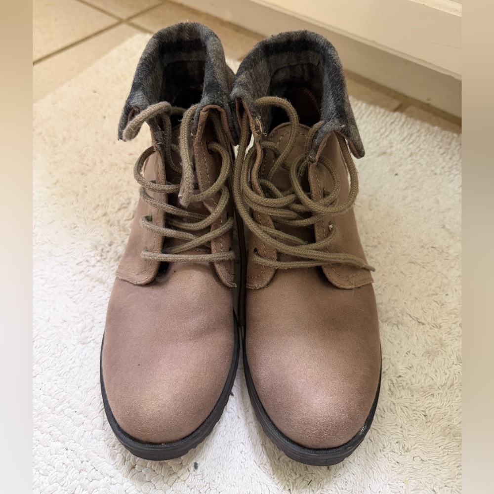 White Mountain Gray and Tan Lace Up Boots - Picture 3 of 7